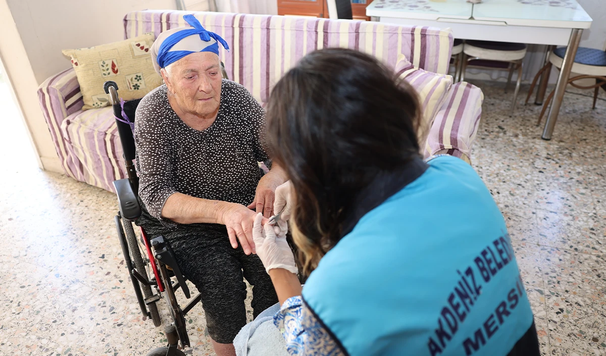 Akdeniz Belediyesinden binlerce haneye temizlik ve bakım desteği