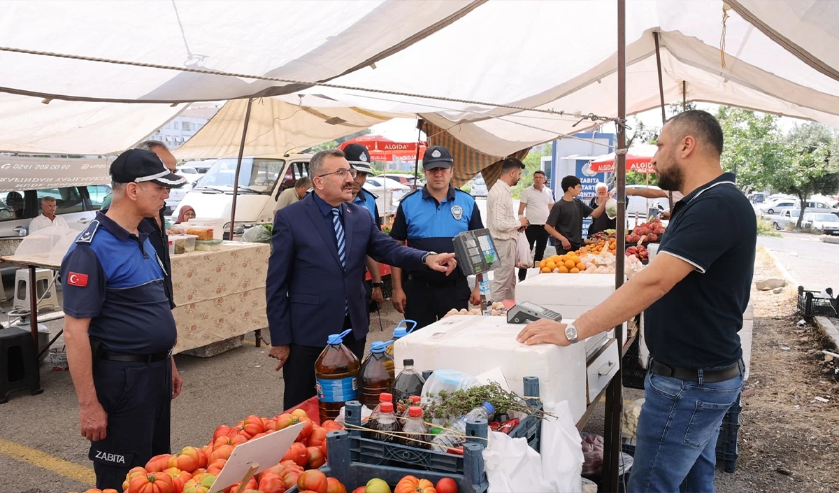 Akdeniz zabıtasından pazarlarda sıkı denetim
