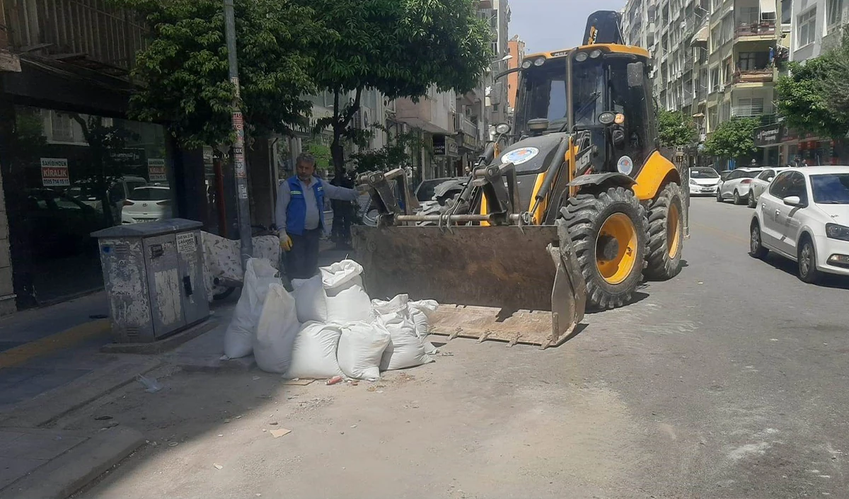 Akdeniz&rsquo;de moloz ve atık seferberliği s&uuml;r&uuml;yor