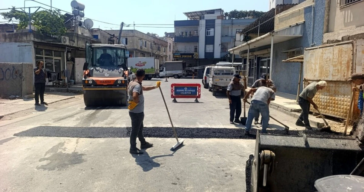 Akdeniz'in sokaklarında yenileme ve düzenleme çalışmaları sürüyor