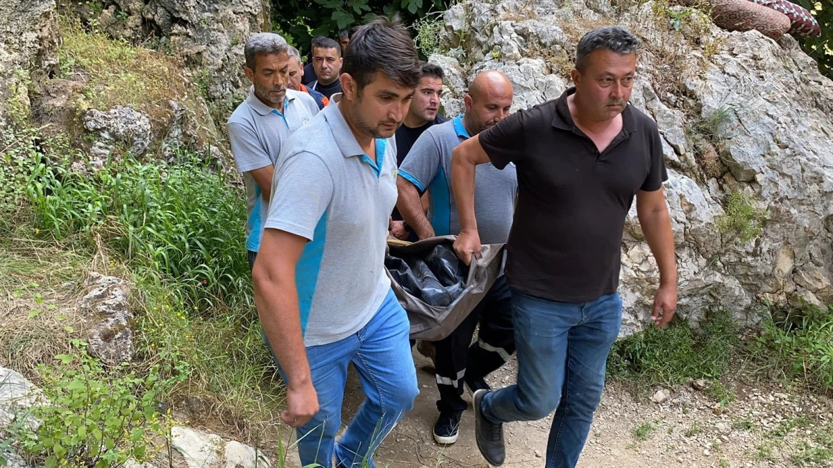 Akıntıya kapılıp &ouml;len &ccedil;ocuğun cansız bedeni ikinci g&uuml;nde g&uuml;&ccedil;l&uuml;kle &ccedil;ıkarıldı