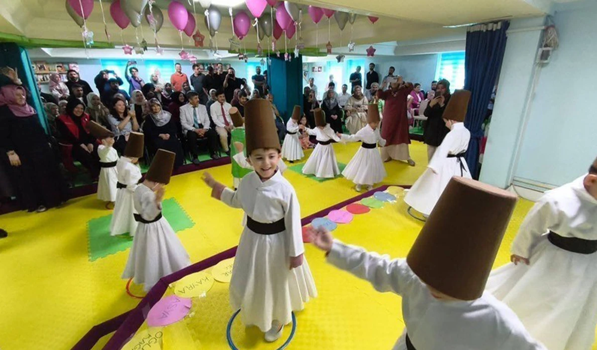 Anamur&rsquo;da 4-6 Yaş Kur&rsquo;an Kursu &ouml;ğrencilerinden yıl sonu g&ouml;sterisi