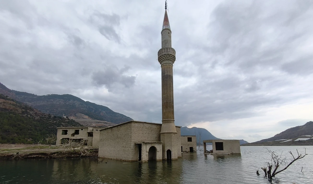 Anamur&rsquo;da sular altında kalan k&ouml;yden geriye bir minare kaldı