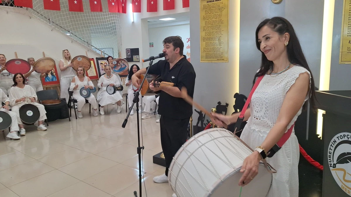 Anneanne, kızı ve torunu motivasyon etkinliğinde sahneye &ccedil;ıktı