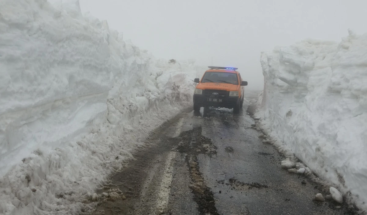 Burası ne Van ne Hakkari: Yaz şehri Mersin'de kar 2 metreyi aştı