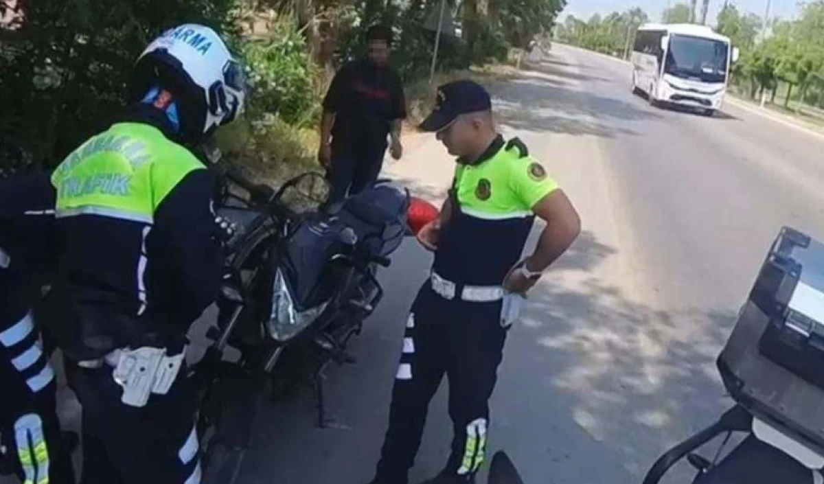Çalıntı motosikletle kaçmaya çalışan şüpheli jandarmanın dikkati sayesinde yakalandı