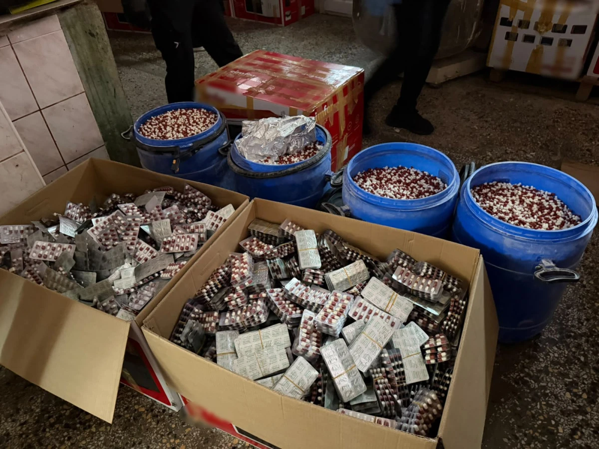 Fırında varil varil uyuşturucu hap ele ge&ccedil;irildi: Toplam 1 milyon 758 bin adet