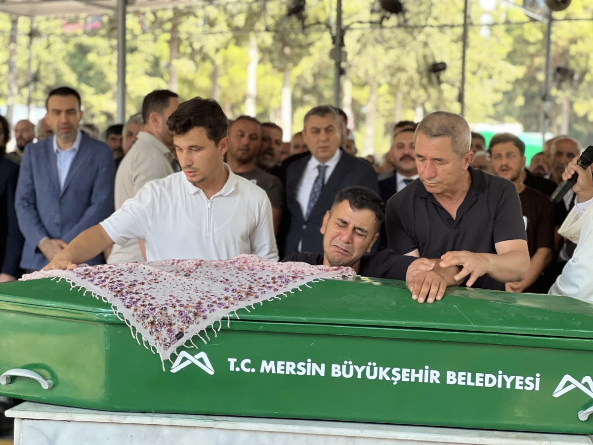 Gemi faciasında hayatını kaybeden hastane personeli G&uuml;lcan G&uuml;rel son yolculuğuna uğurlandı