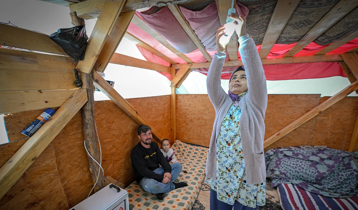  G&uuml;neş paneli desteğiyle konarg&ouml;&ccedil;er Y&ouml;r&uuml;kler enerjiye kavuştu