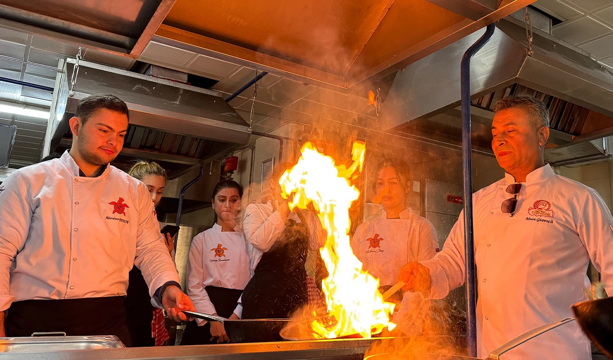  İstiridye mantarları gastronomi &ouml;ğrencilerine tanıtıldı