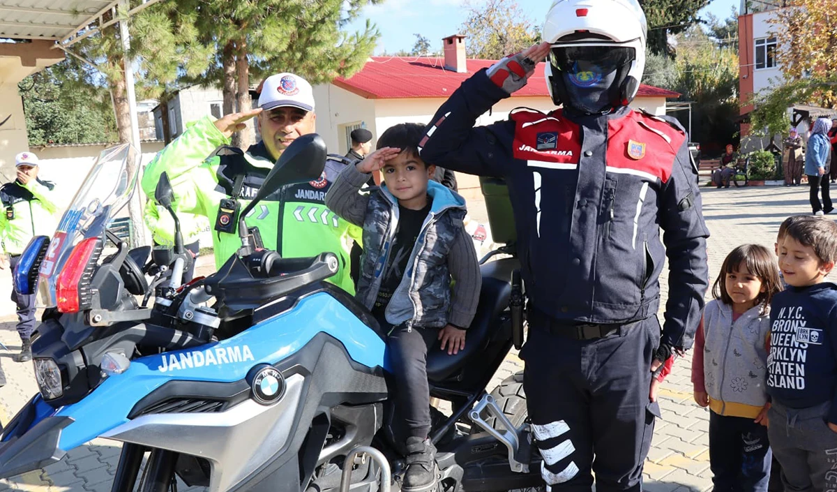 Jandarmadan &ouml;ğrencilere trafik ve asayiş eğitimi