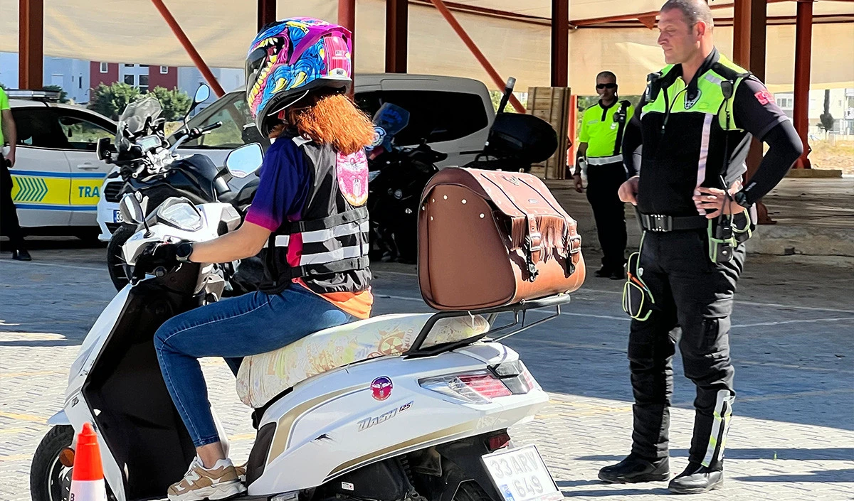 Kadın motosiklet sürücülerine uygulamalı eğitim
