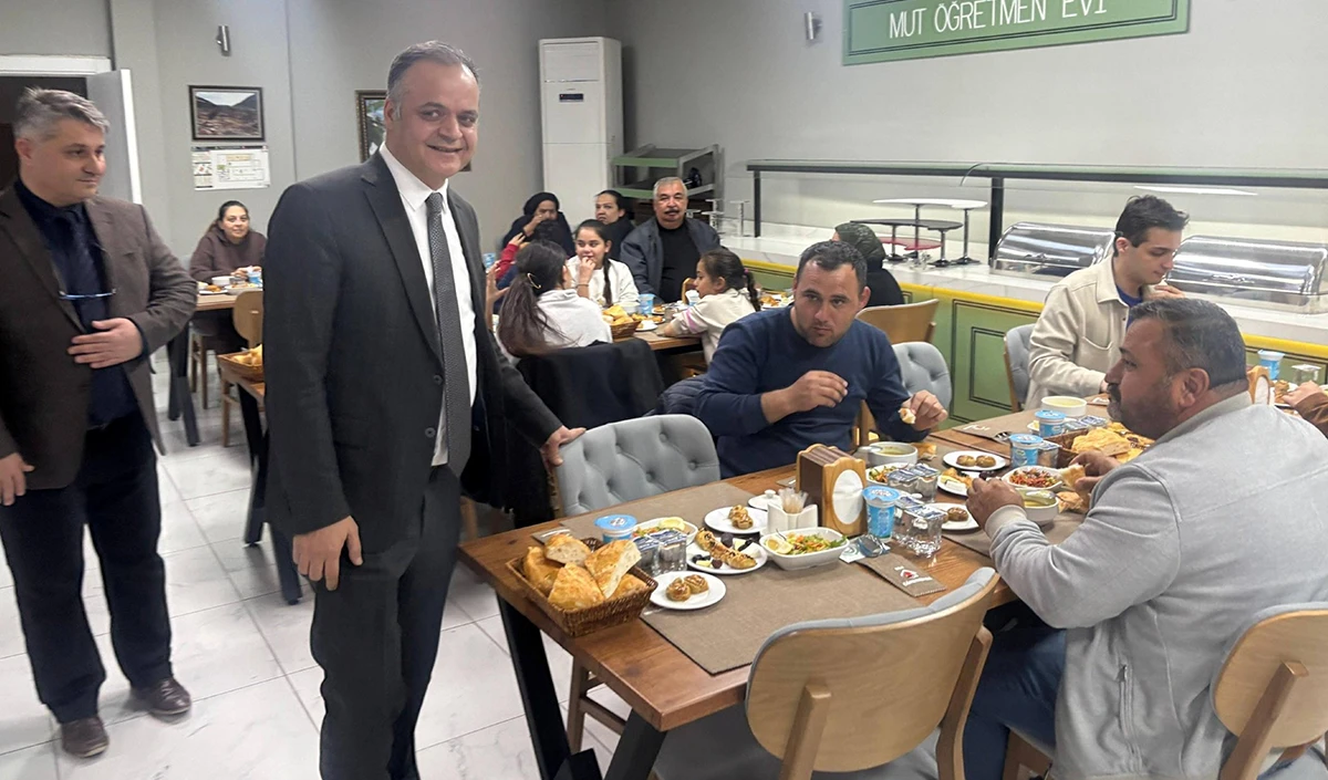 Kaymakam &Ccedil;elikkol Roman vatandaşlarla iftar sofrasında buluştu