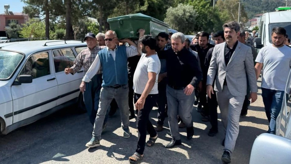  Kazada hayatını kaybeden 12 yaşındaki Gökhan son yolculuğuna uğurlandı