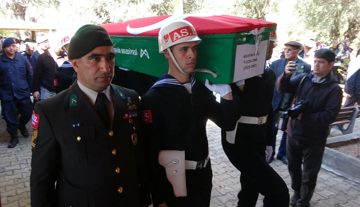 Kıbrıs'ta kazada hayatını kaybeden uzman onbaşı son yolculuğuna uğurlandı