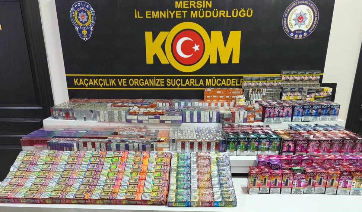 K&ouml;m&uuml;r y&uuml;kl&uuml; tırın dorsesinden binlerce ka&ccedil;ak &uuml;r&uuml;n &ccedil;ıktı