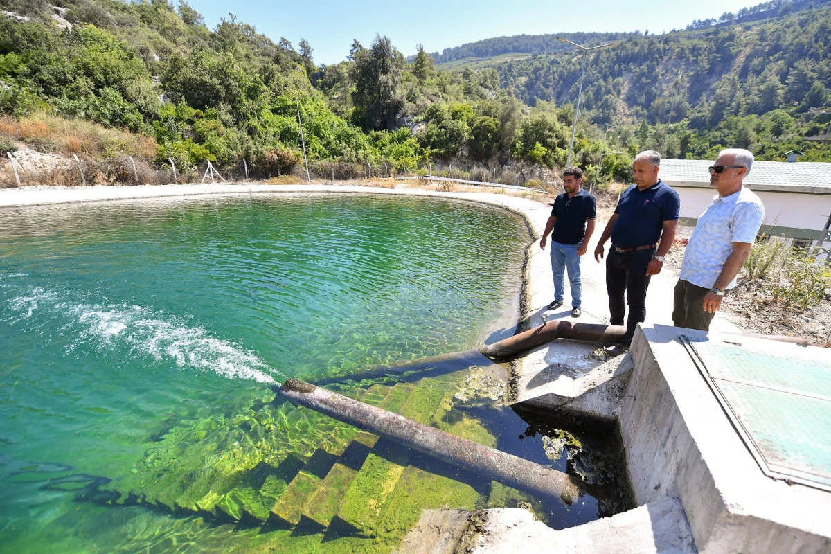 Mersin B&uuml;y&uuml;kşehir Belediyesinden 79 mahalleye sulama borusu desteği