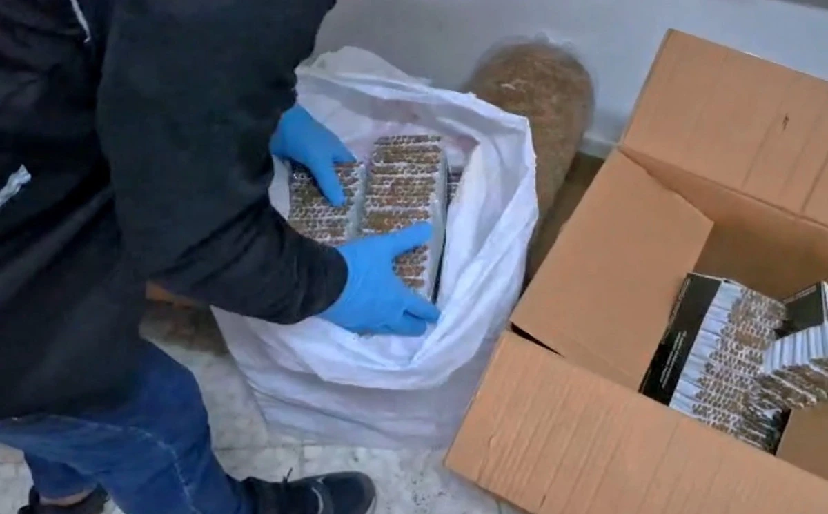 Mersin merkezli 3 ilde ka&ccedil;ak&ccedil;ılık operasyonu: 20 g&ouml;zaltı