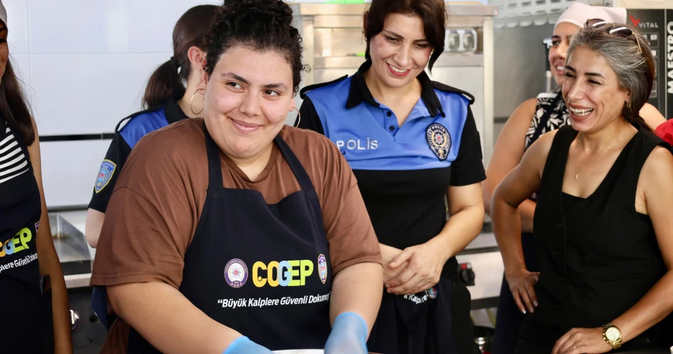 Mersin polisinden geleceğin aşçılarına destek