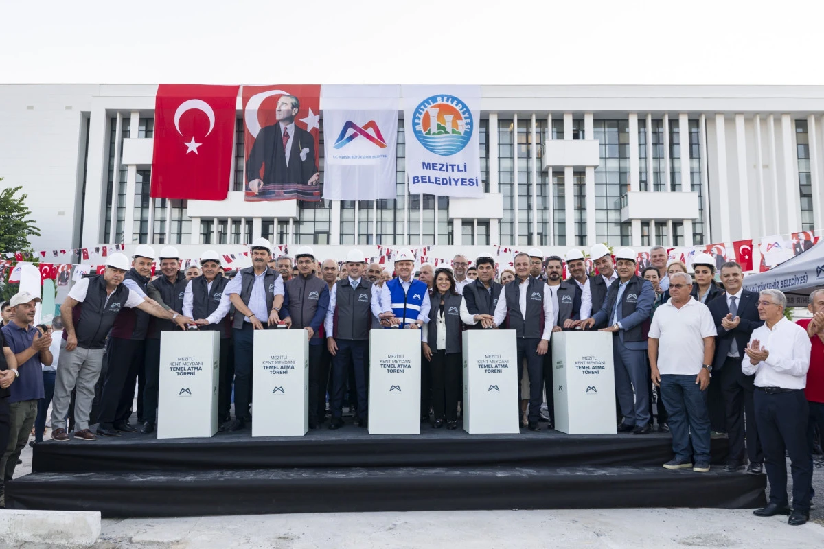 Mersin'de 138 milyon liralık kent meydanının temeli atıldı