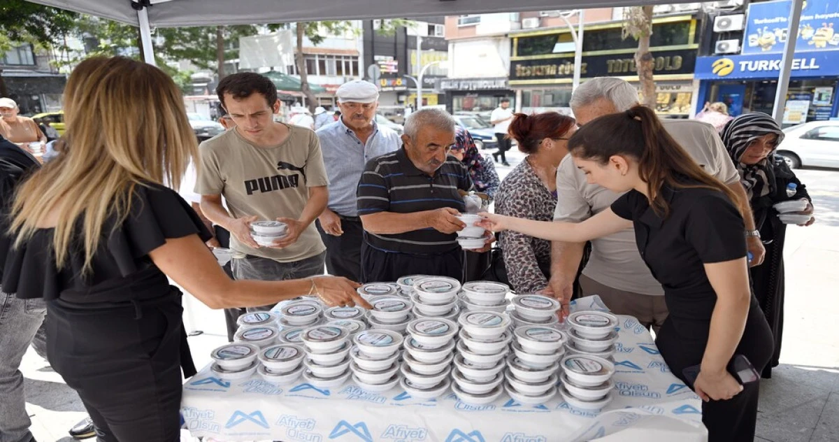 Mersin'de 20 bin kişiye aşure ikram edildi