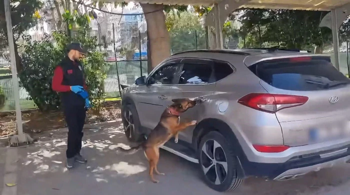 Mersin'de 27 litre metamfetamin ele ge&ccedil;irildi: 3 tutuklama