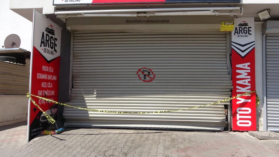 Mersin'de 3 genç, oto yıkama dükkanında ölü bulundu