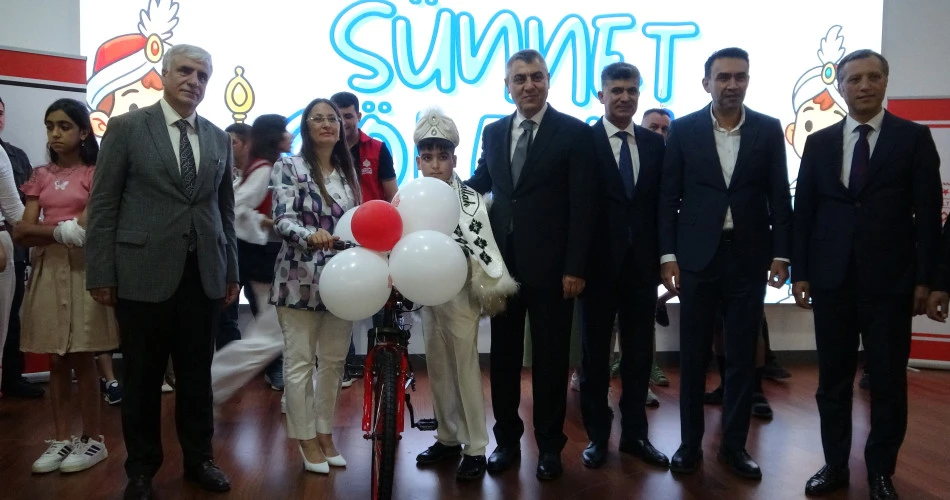 Mersin'de 33 çocuk için toplu sünnet şöleni düzenlendi