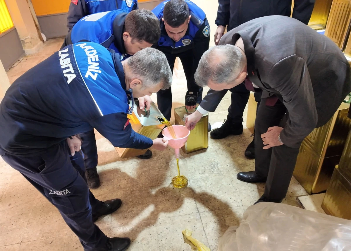 Mersin'de 4,5 ton sahte zeytinyağı ele ge&ccedil;irildi