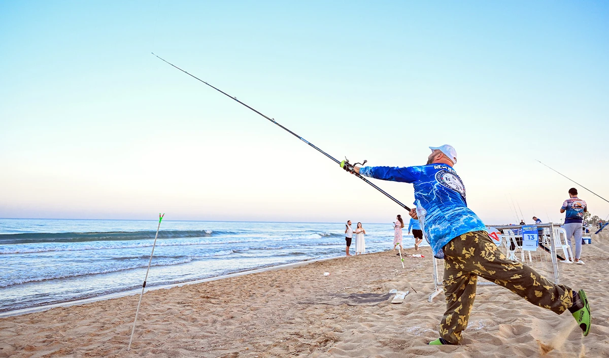 Mersin’de 8. Altın Kanca Surfcasting Turnuvası tamamlandı