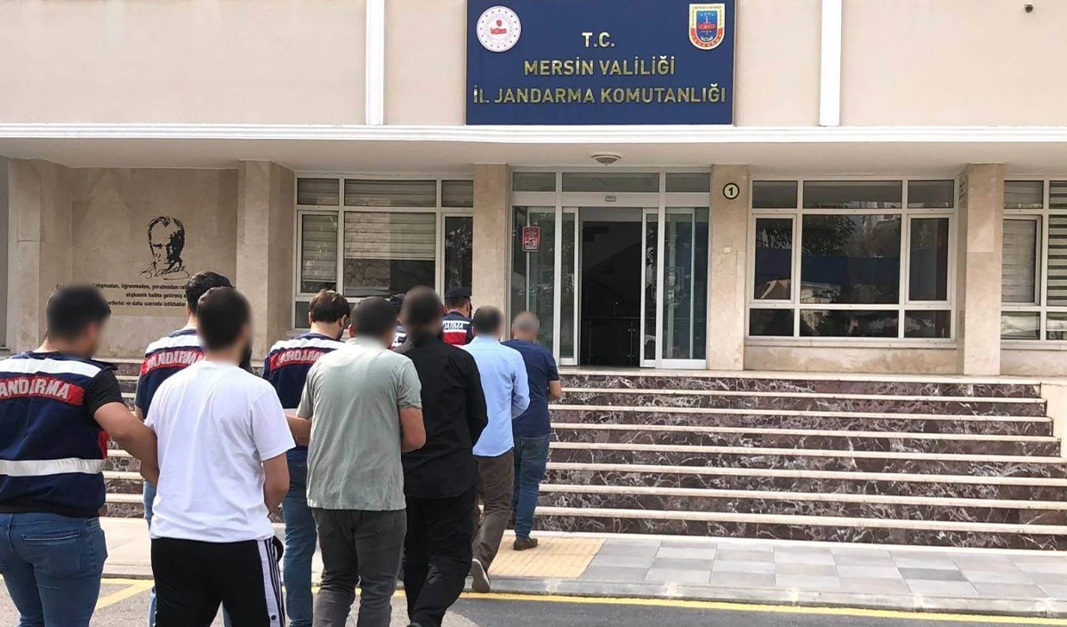 Mersin'de aranan 11 şahıs jandarma ekiplerince yakalandı