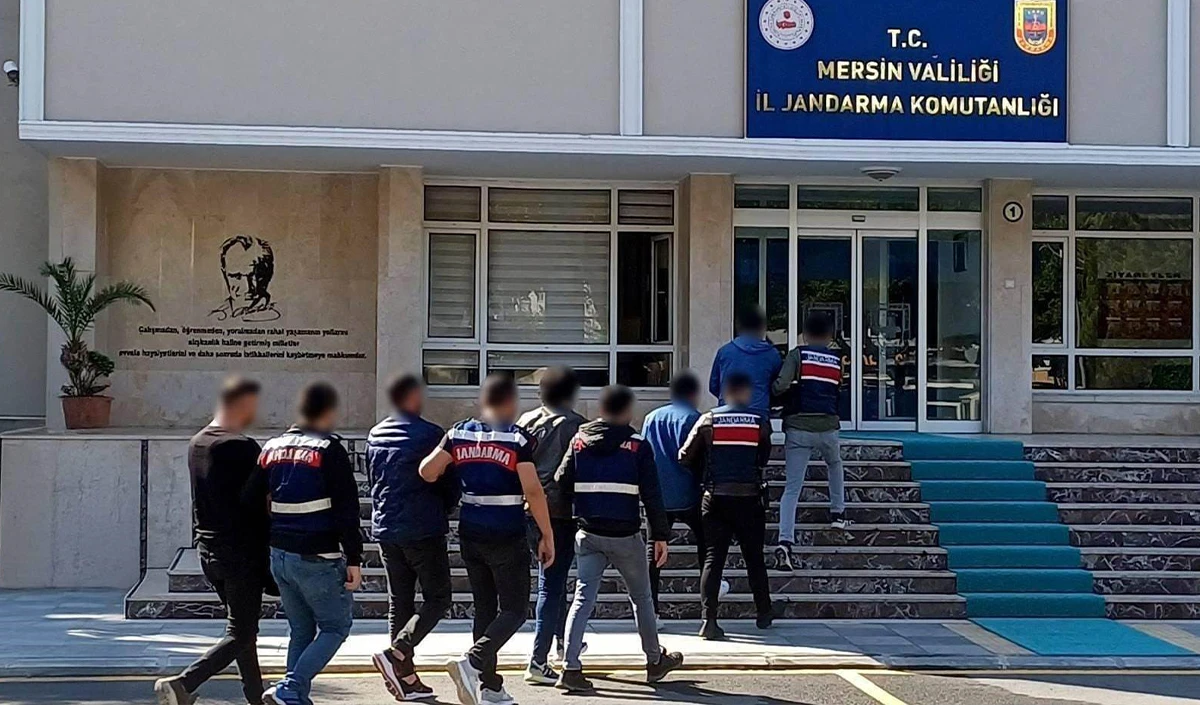 Mersin'de aranan 5 şahıs jandarma ekiplerince yakalandı