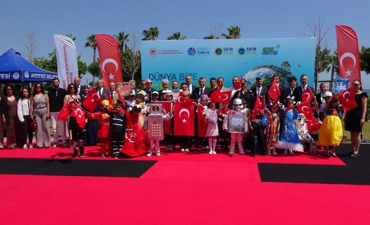 Mersin'de atıklar tasarıma d&ouml;n&uuml;şt&uuml;, &ccedil;ocuklar podyuma &ccedil;ıktı