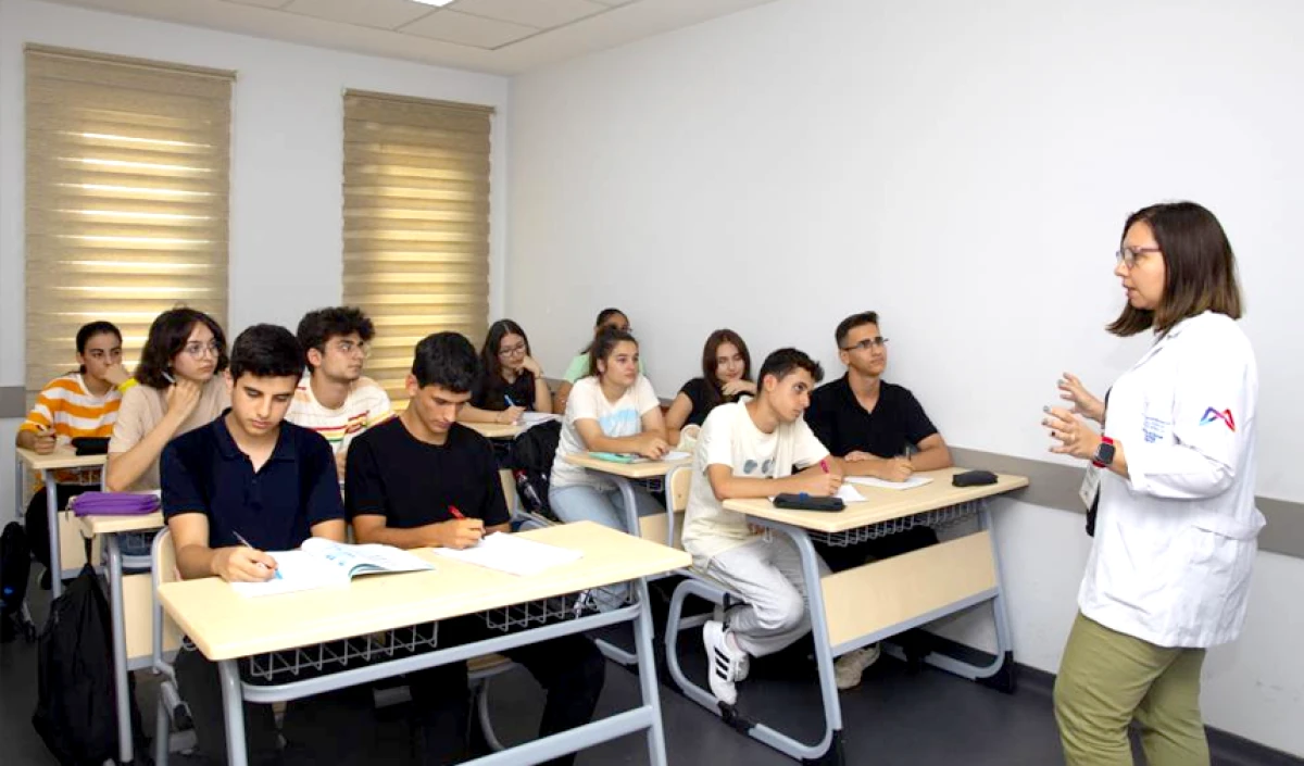 Mersin’de bin 554 öğrenci ücretsiz kurslarla üniversiteli oldu