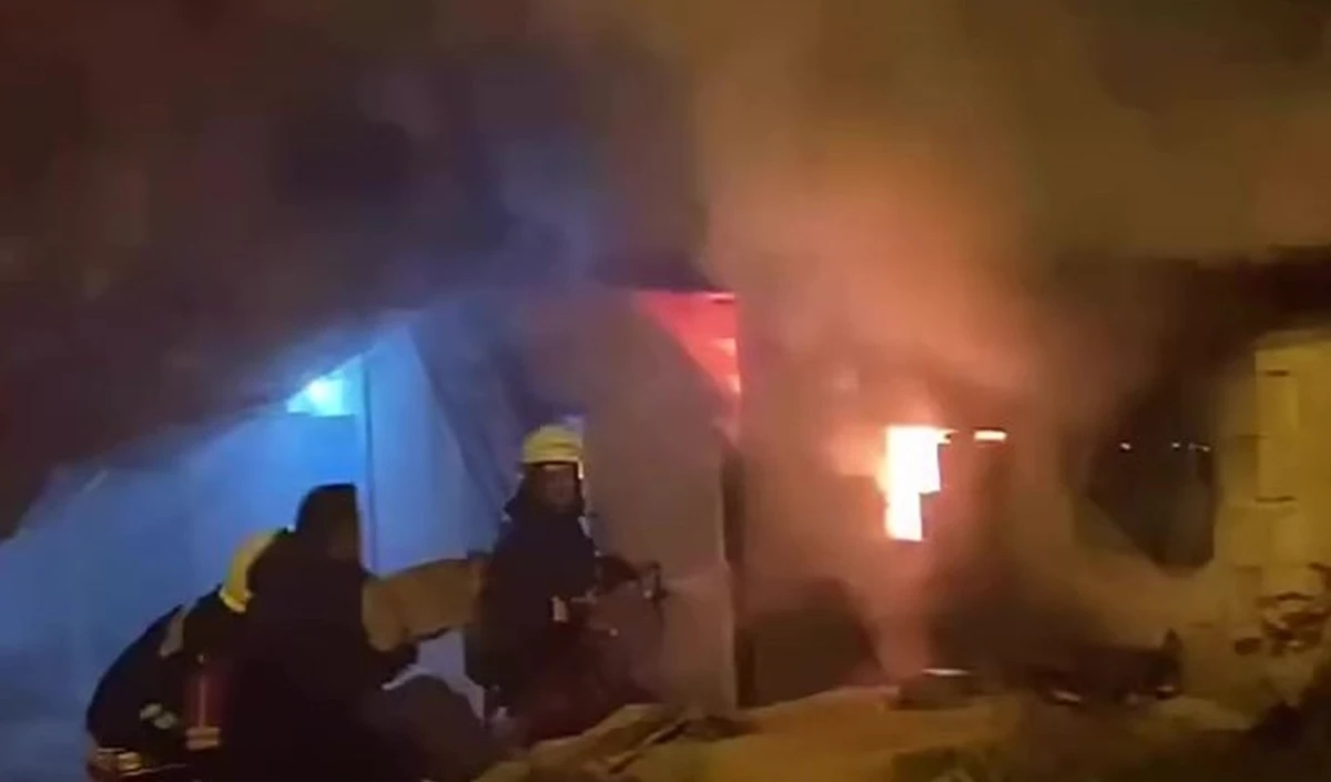 Mersin'de bir evin ambarında &ccedil;ıkan yangın korkuttu