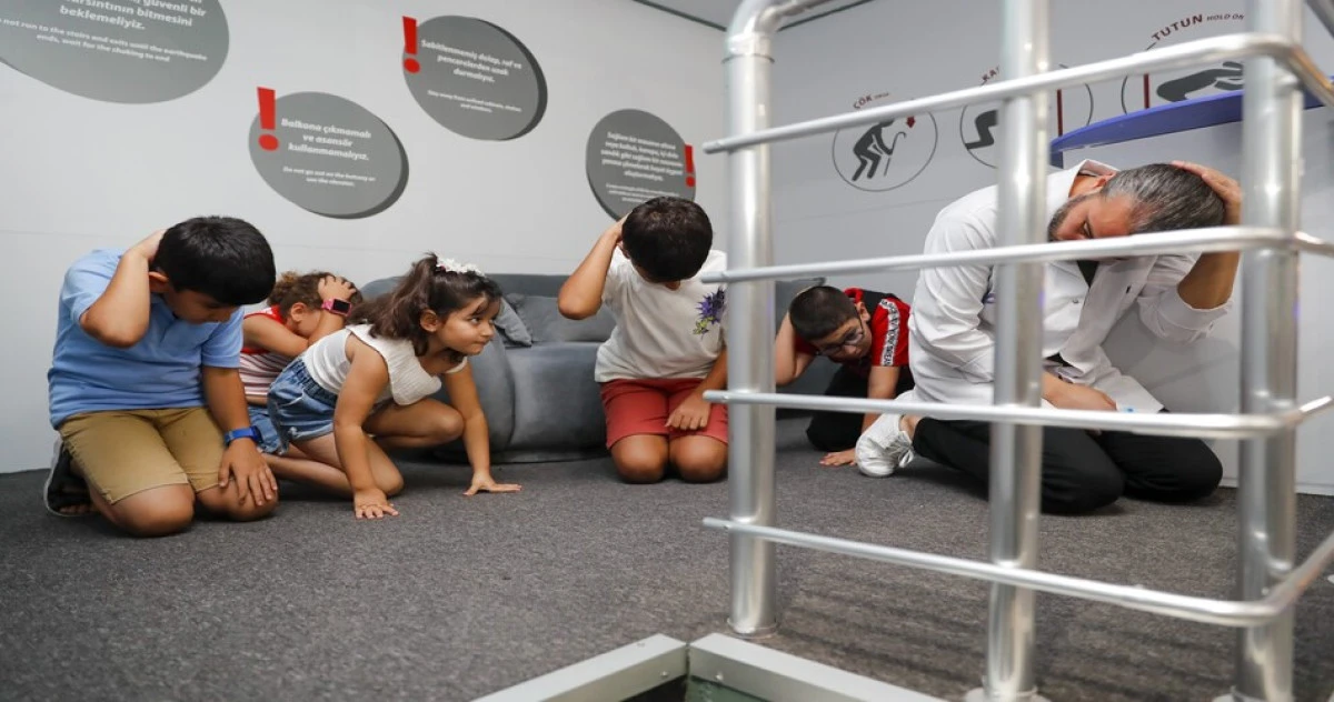 Mersin'de çocuklara afet eğitimi