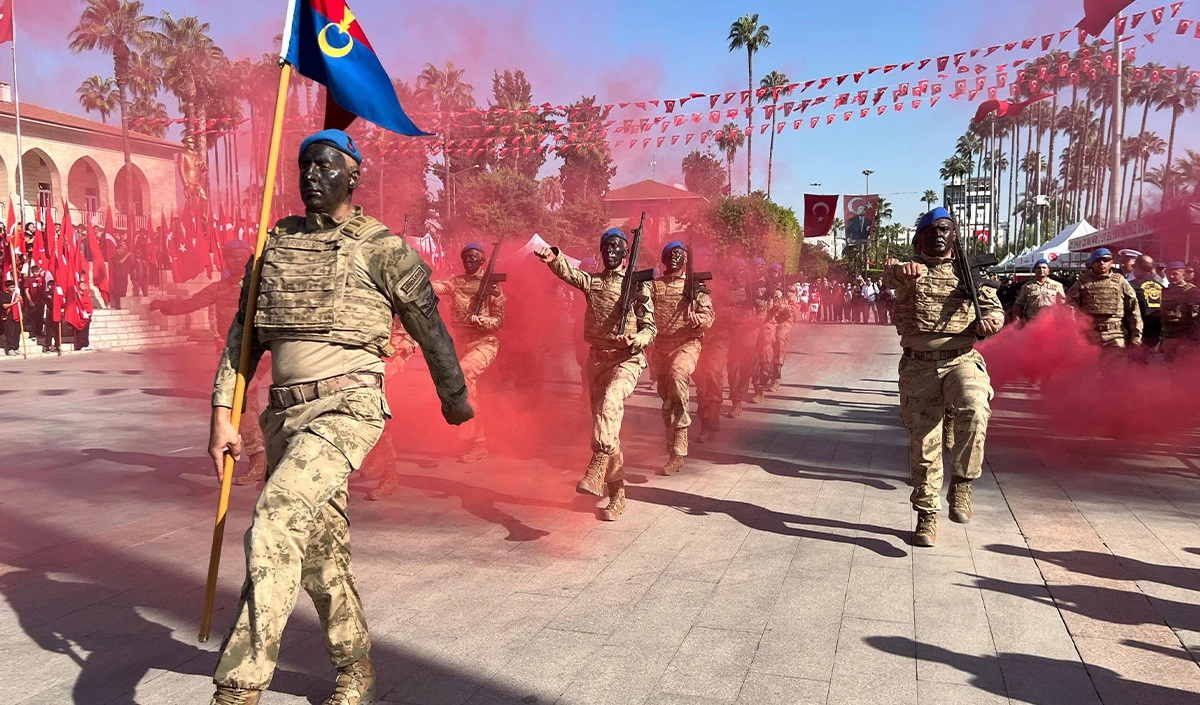 Mersin'de Cumhuriyet Bayramı renkli gösterilerle kutlandı