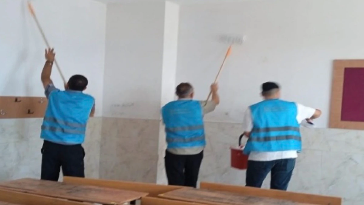 Mersin'de denetimli serbestlik y&uuml;k&uuml;ml&uuml;lerinden 6 okulda bakım ve tadilat