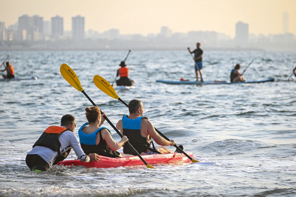 Mersin&rsquo;de deniz sporları &uuml;cretsiz eğitimlerle yaygınlaşıyor