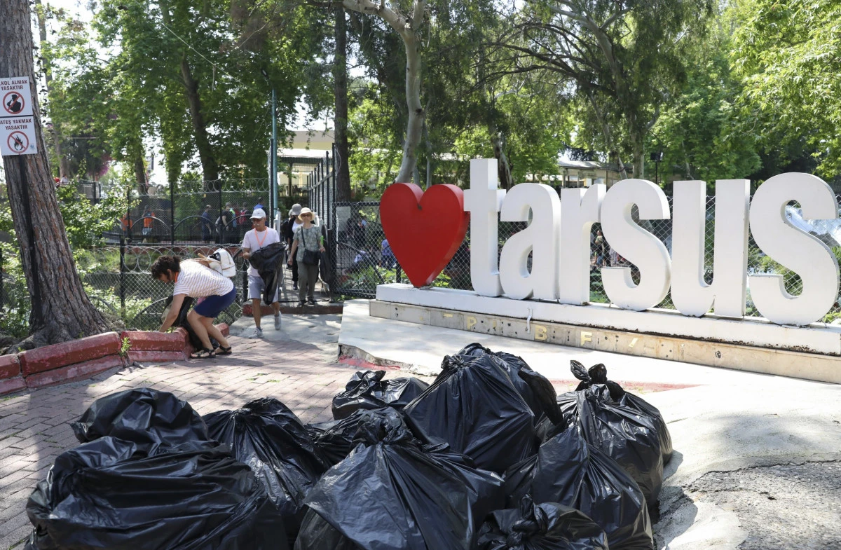 Mersin'de D&uuml;nya &Ccedil;evre Haftasında &ccedil;evre temizliği seferberliği