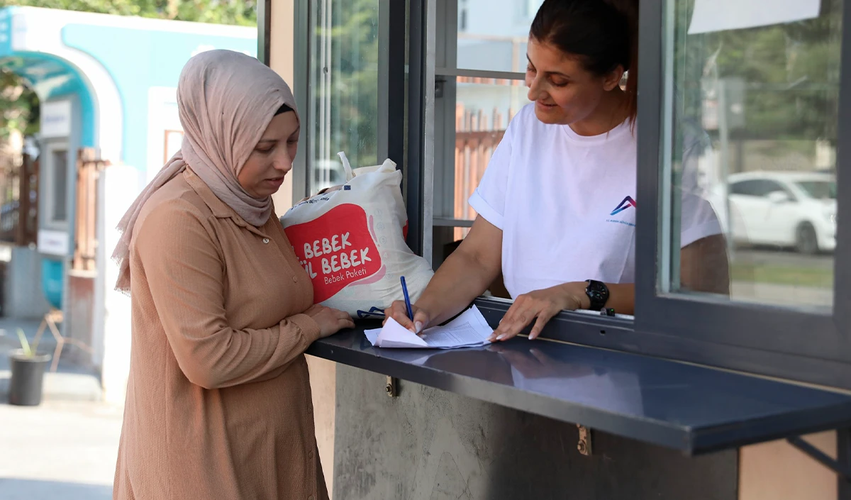 Mersin'de 'El Bebek Gül Bebek' projesi ile ailelere 53 bin 113 paket destek sağlandı