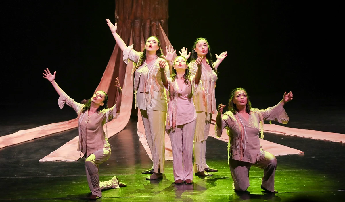 Mersin’de emekli evi üyeleri ‘Ben Anadolu’ oyununa yoğun ilgi gösterdi