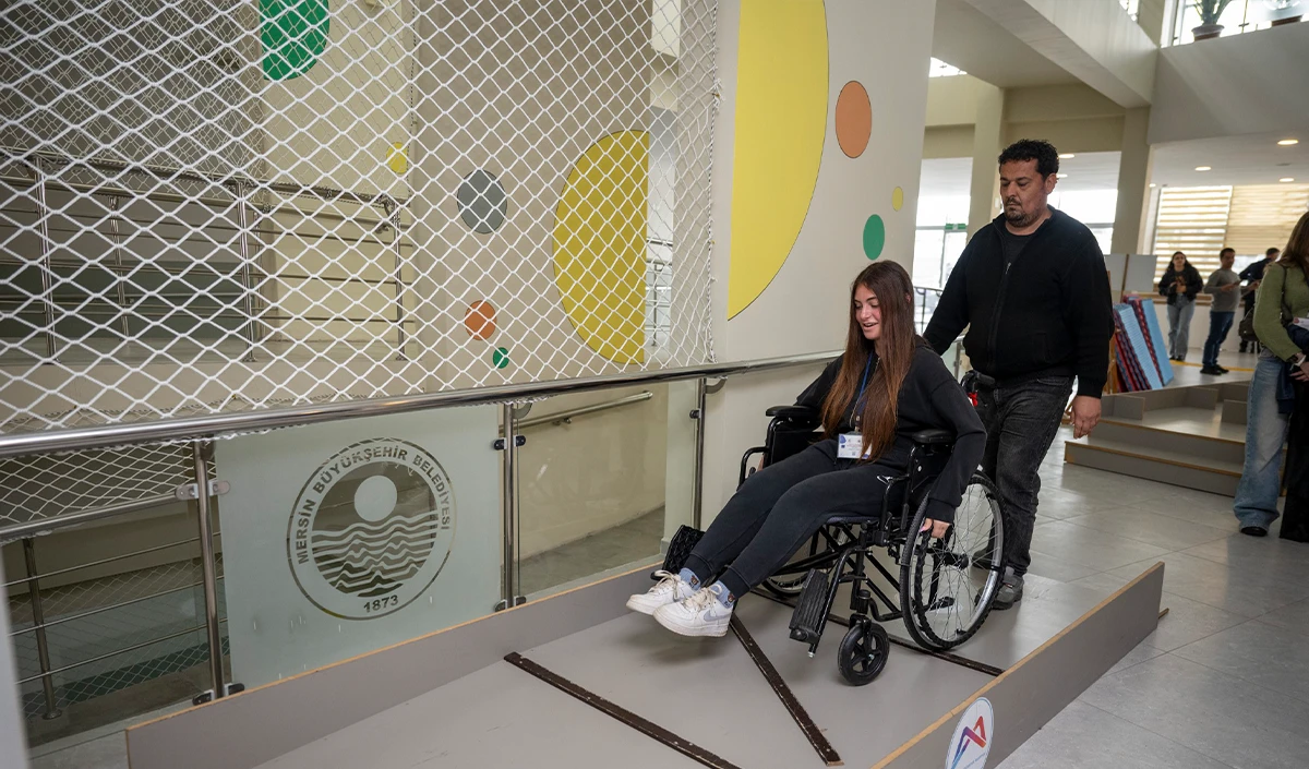 Mersin&rsquo;de Erasmus &ouml;ğrencileri engelli bireylerin yaşamını deneyimledi