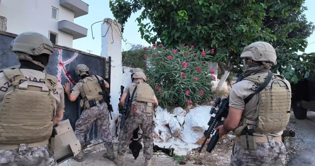 Mersin'de fuhuş operasyonu: 22 şüpheli gözaltına alındı