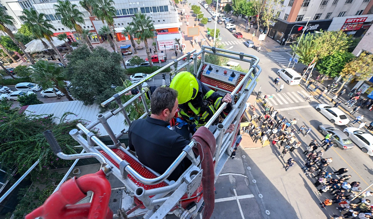 Mersin’de iş merkezinde yangın ve kurtarma tatbikatı yapıldı