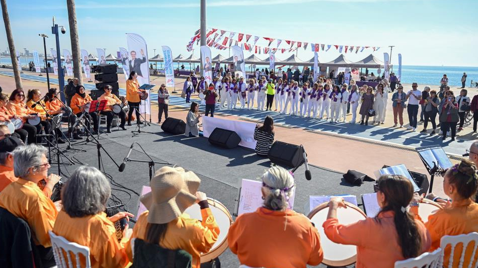 Mersin'de kadınlar 'Kadınlar Günü'nü kutladı