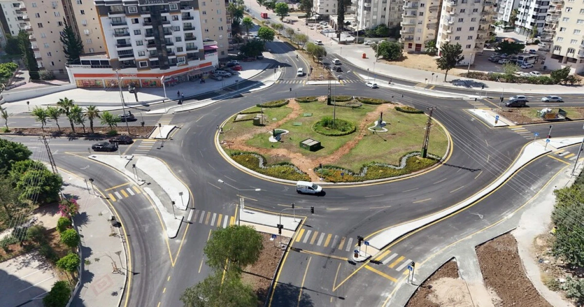 Mersin'de kavşak düzenlemesiyle trafik rahatlatılıyor