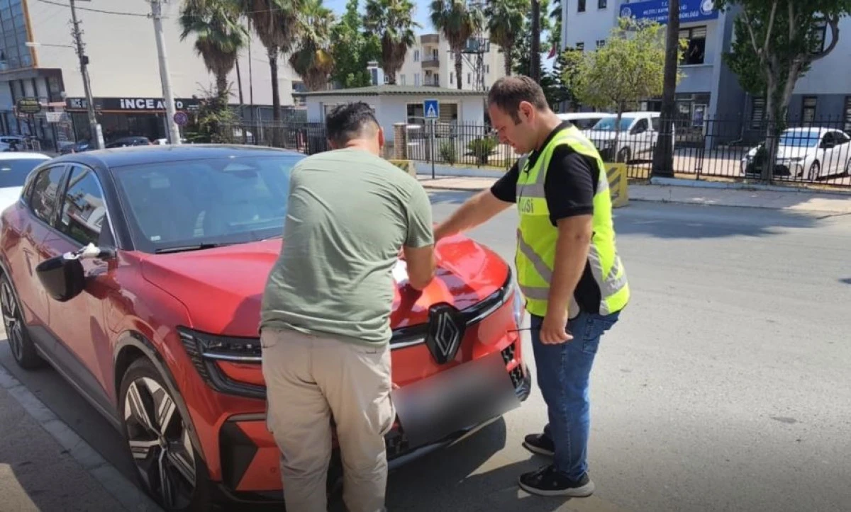 Mersin'de kural ihlali yapan s&uuml;r&uuml;c&uuml;ye 10 bin lira ceza
