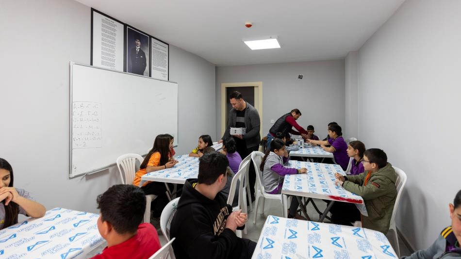  Mersin'de Kurs Merkezi öğrencilerinin yemekleri belediyeden