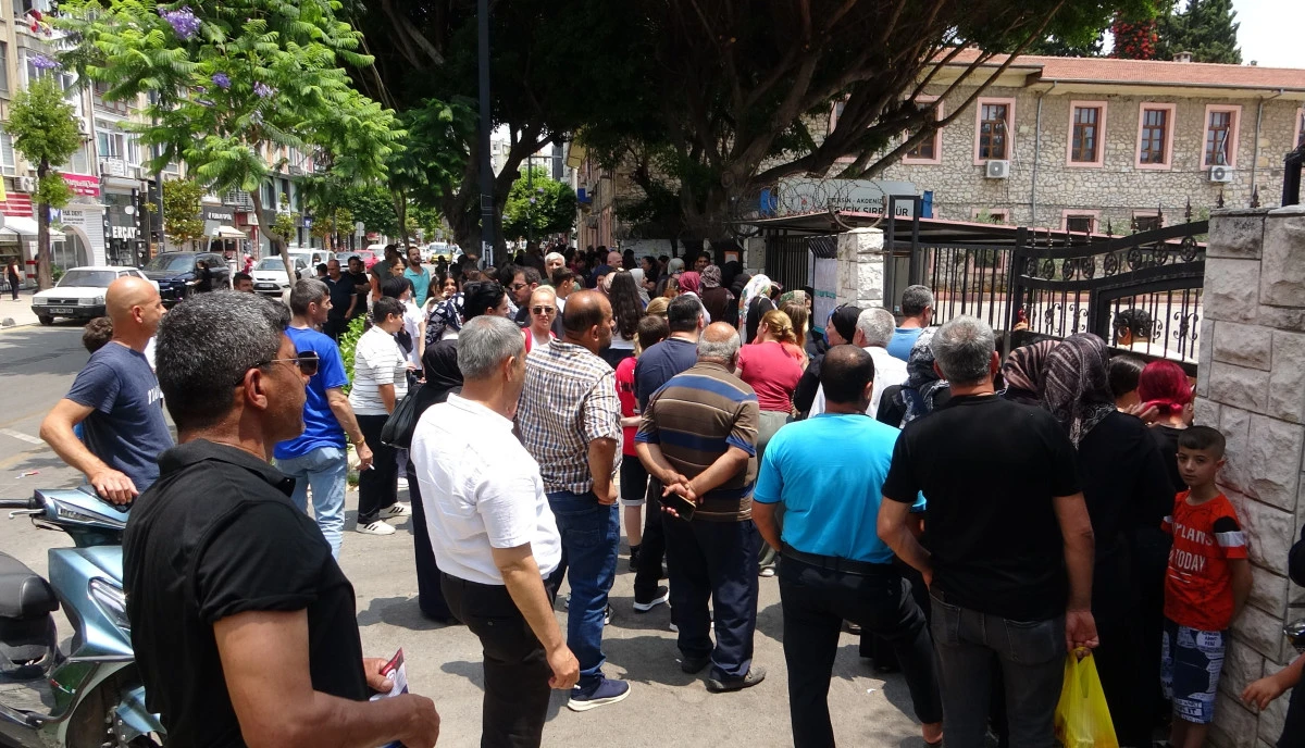 Mersin'de LGS sona erdi, &ouml;ğrenciler sınavı değerlendirdi